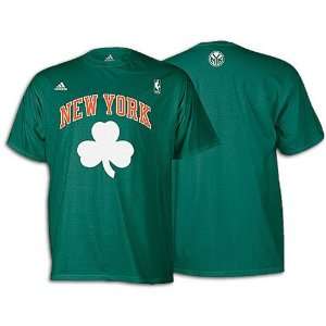 Knicks adidas Mens St.Patricks Day Shamrock Tee:  Sports 