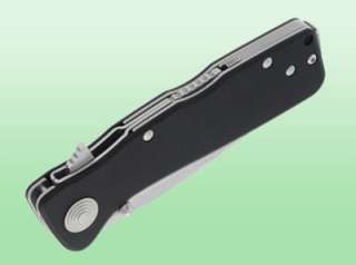 An integrated blade locking design ensures the blade stays shut when 