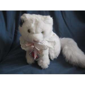  SITTING WHITE CAT WITH LONG FLUFFY TAIL9 3/4 INCS. Toys & Games