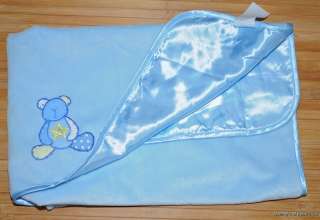 For your consideration is a Small Wonders blue plush blanket. Has blue 