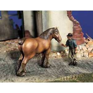  Verlinden 1/35 Farmer w/Horse: Toys & Games