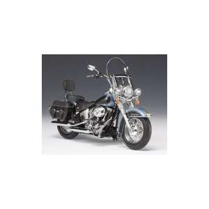  Softail Classic in Suede Blue Pearl and Vivid Black: Toys & Games