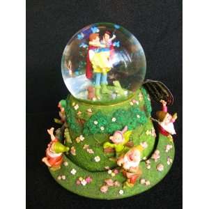  Disney Princess Snow White Musical Movement Snow Globe 