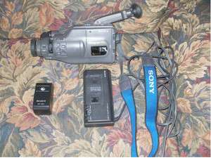 Sony CCD F401 Handycam Camcorder   AC V60A Power  