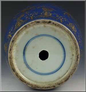 this large wonderful chinese porcelain vase has a nice form with a 