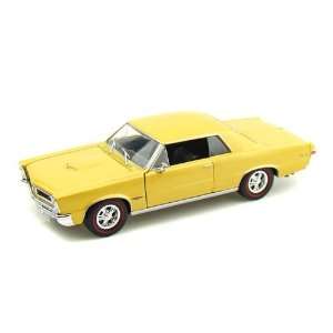 1965 Pontiac GTO 1/24   Gold: Toys & Games