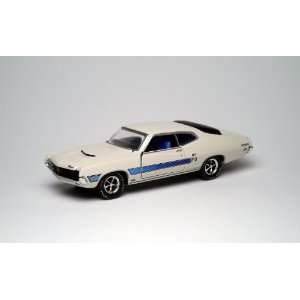   Detroit Muscle 1970 Ford Torino GT White w/ Blue Toys & Games