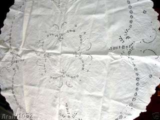 VINTAGE EARLY 20TH CENTURY EMBROIDERED LINEN TABLECLOTH  